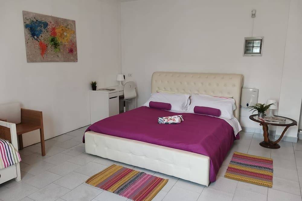 Villa Biancospino close by Monate Lake in Travedona, Travedona Monate