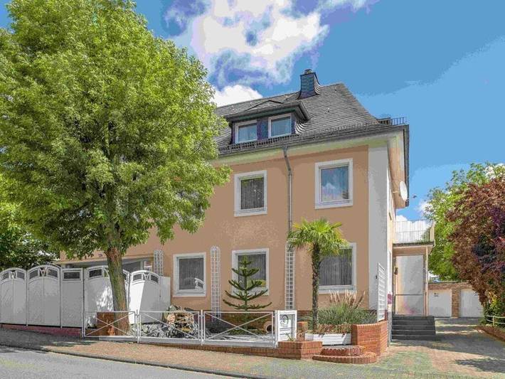 Ferienhaus für 14 Personen, mit Balkon und Whirlpool sowie Terrasse und Garten