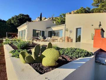 Cottage pour 6 personnes, avec piscine ainsi que jacuzzi et jardin à Cornillon-Confoux
