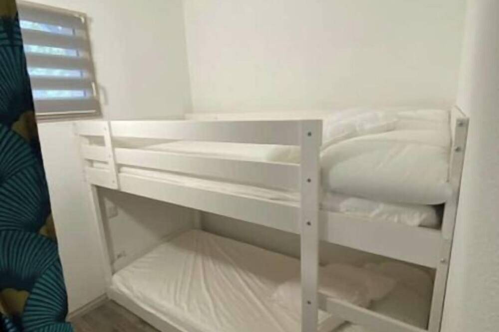 Entire apartment, Cosy apartment in residence with mountain and river views in Arreau, French Pyrenees