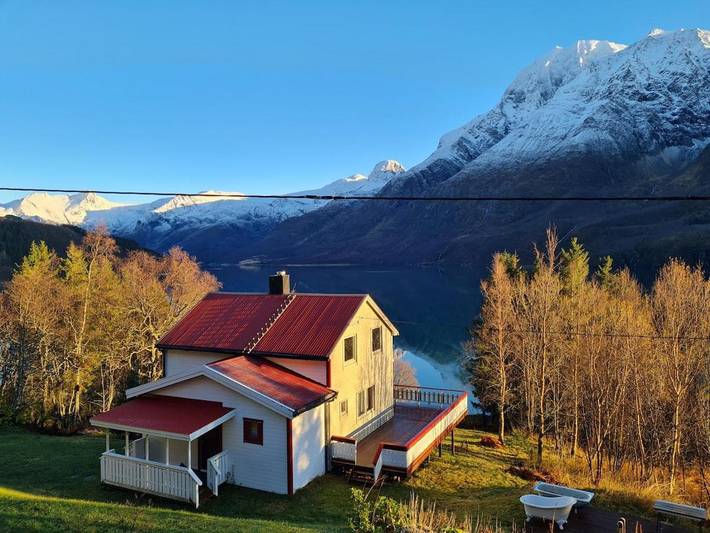 Ferienhaus für 7 Personen, mit Ausblick und Garten sowie Terrasse, mit Haustier in Meløy