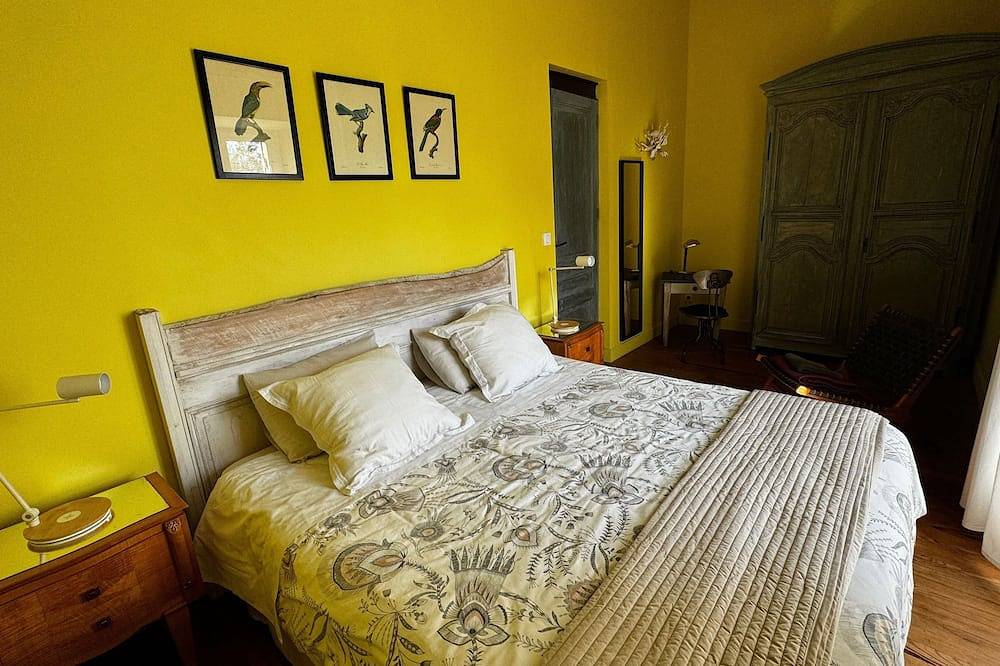 Entire apartment, On the corniche de la gironde one- or two-bedroom apartment in Bourg, Blaye region