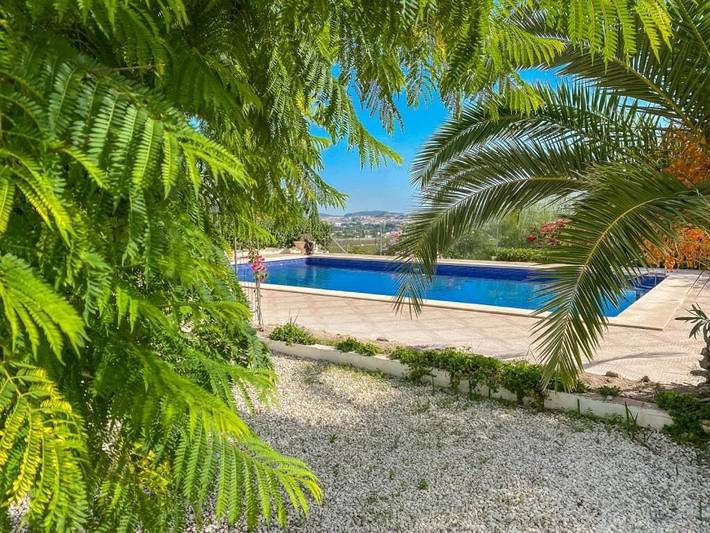 Casa rural para 8 personas, con Balcón y Terraza además de Jardín y Piscina en Elda - 2