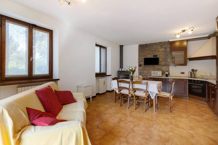 Ferienhaus 'Villetta Singola' mit Seeblick, privater Terrasse und Wi-Fi in San Zeno di Montagna, Gardasee-Berge