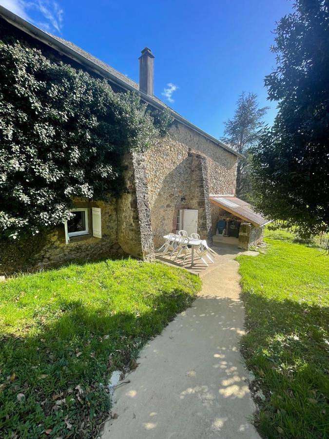 Location de vacances pour 5 personnes, avec vue et jardin à Saint-Jean-le-Vieux - 2