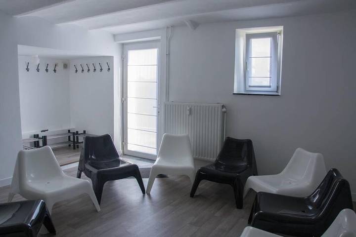 Location de vacances pour 22 personnes, avec jardin à Anhée - 3