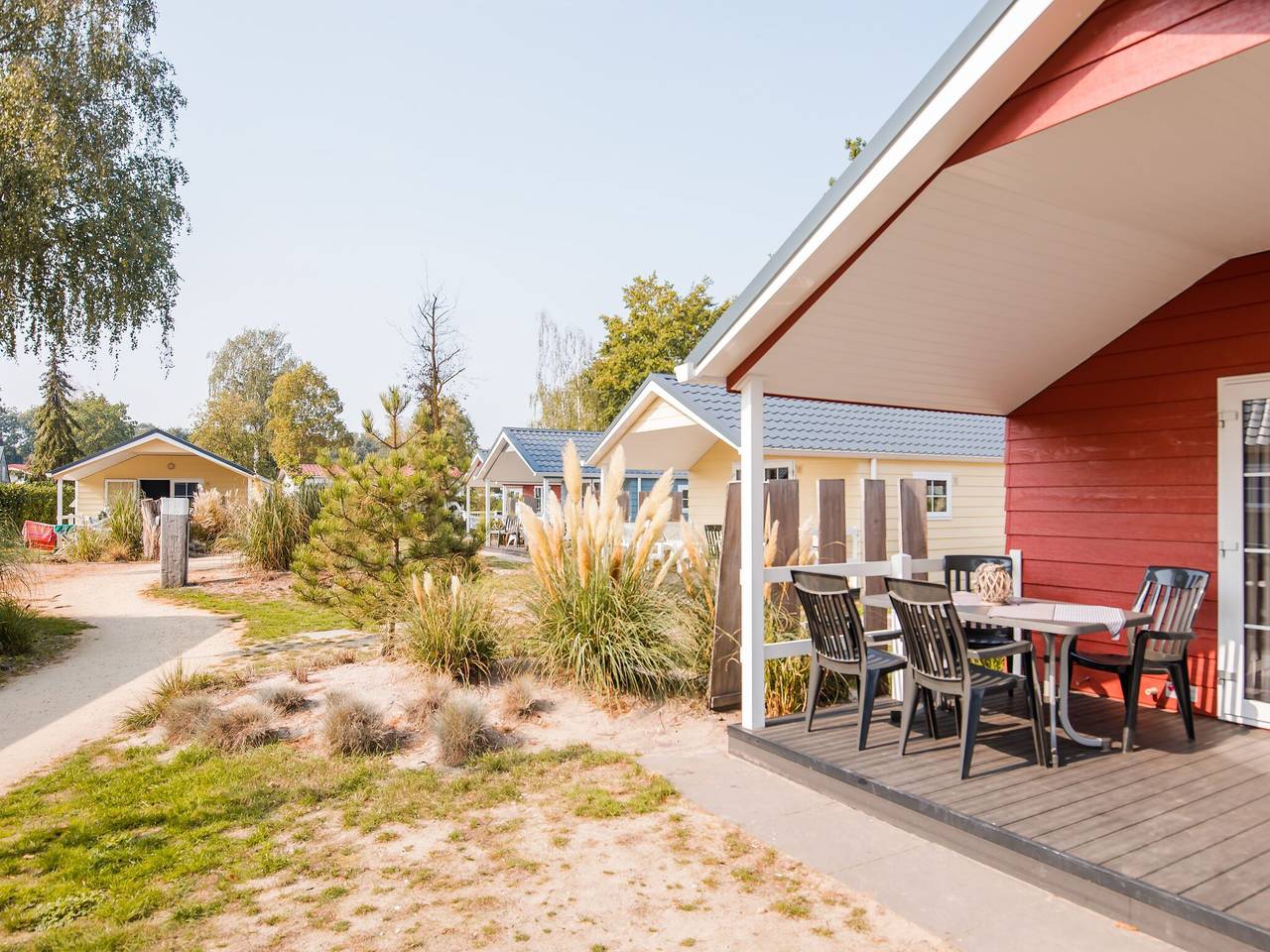 Chalet with covered terrace in the Leukermeer in Bergen (Limburg), De Maasduinen National Park