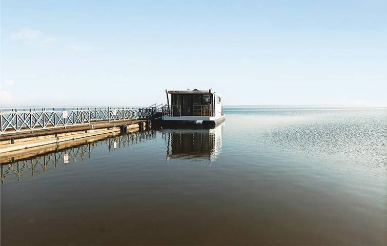 Hausboot für 6 Personen, mit Terrasse und Ausblick sowie Seeblick, mit Haustier in Brandenburg - 3