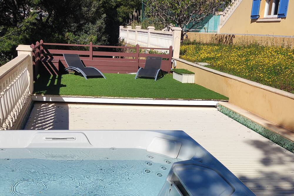 La Maison Bleue, 2 rooms with kitchenette + pool, spa, tennis, pétanque in Toulon, Toulon region