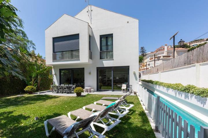 Villa for 8 people, with pool and garden, child-friendly in Malaga