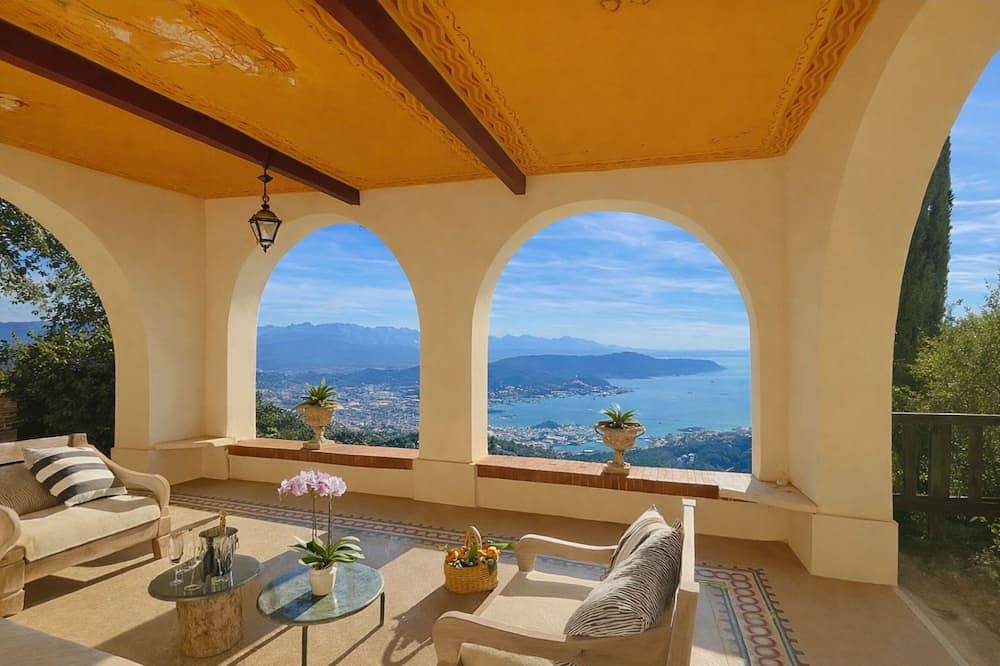 Villa Spenser - Cinqueterre    Historic villa with sea view, pool, A/C, sleeps 8 in La Spezia, Riviera di Levante