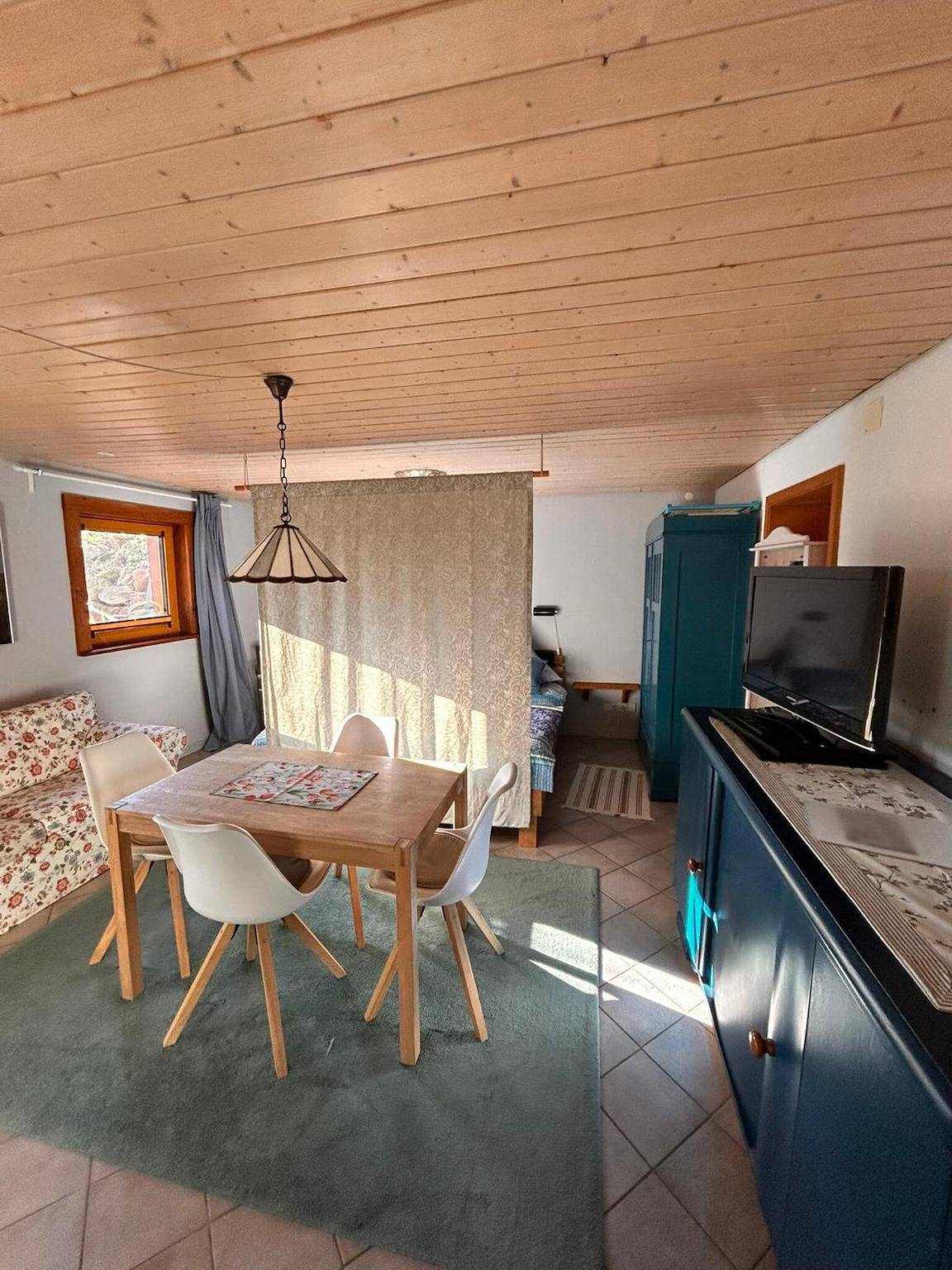 Ganzes Studio, Ferienwonung Blick in den Garten mit Terrasse, direkt an der Wutachschlucht und Südschwarzwaldradweg in Bonndorf im Schwarzwald, Südschwarzwald