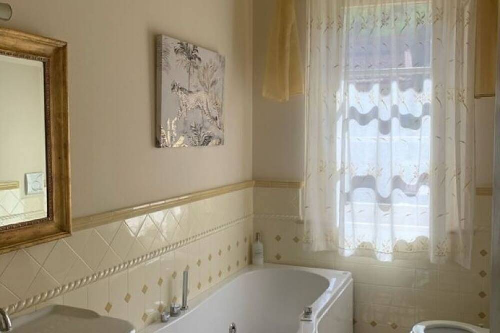 Cozy cottage in Tuscan hill village with free parking and Ac in Chianni, Etruskische Küste