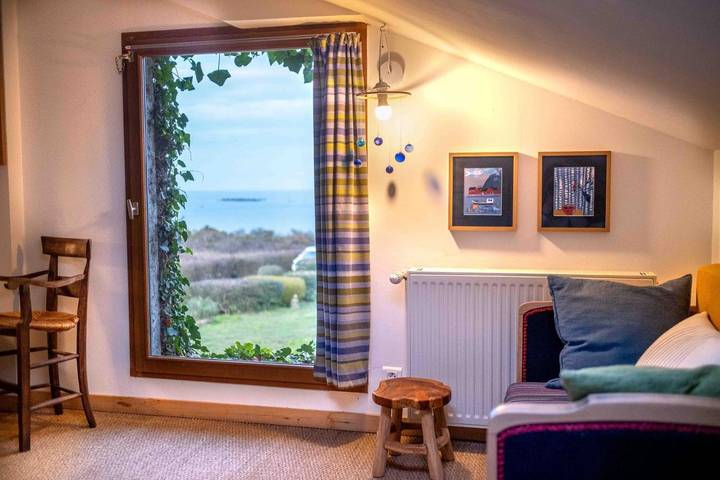 Chambre d’hôte pour 2 personnes, avec jardin ainsi que terrasse et vue à Saint-Coulomb