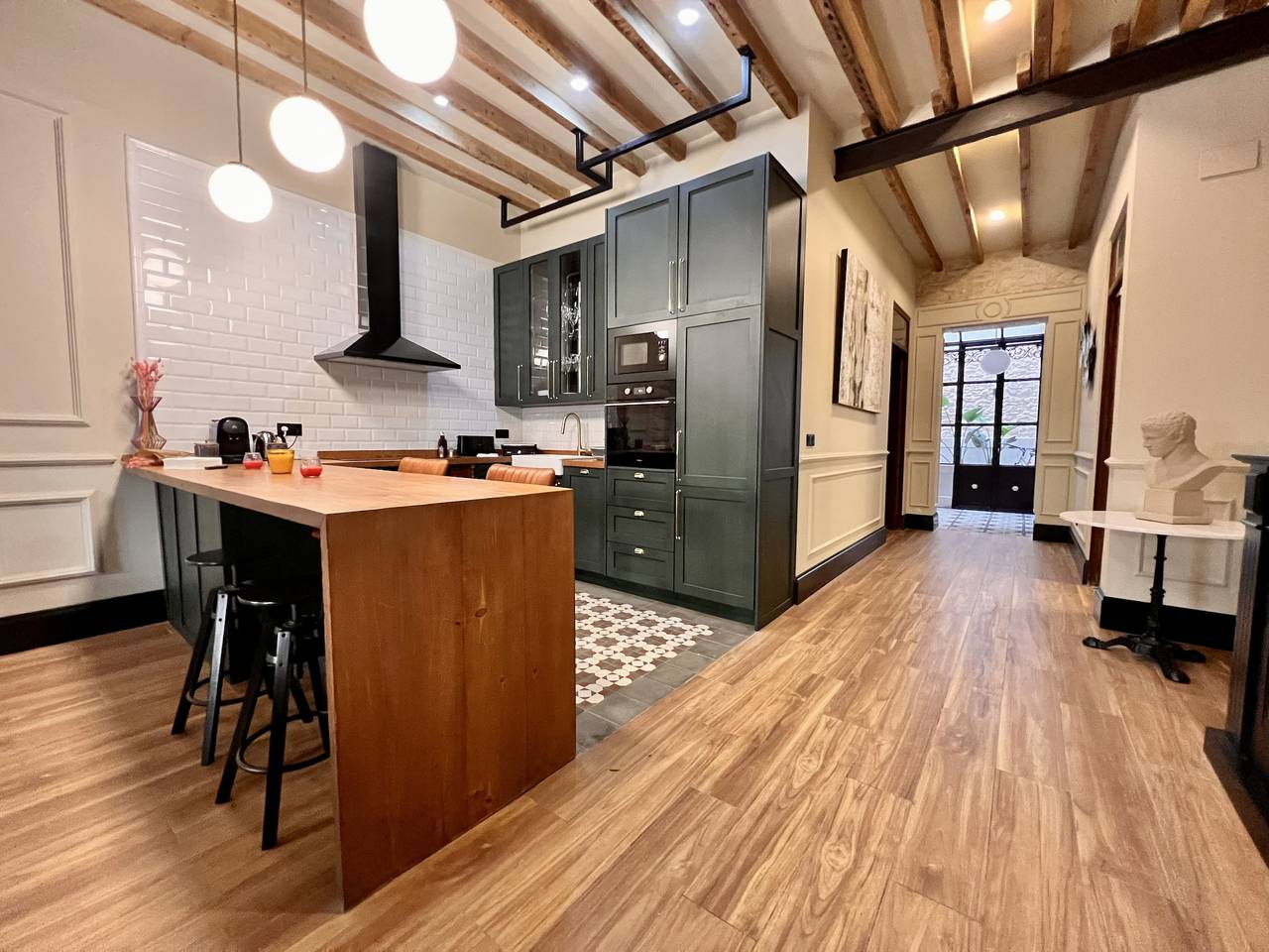 Ganze Wohnung, Ferienwohnung für 4 Personen mit Terrasse in El Barrio, Alicante