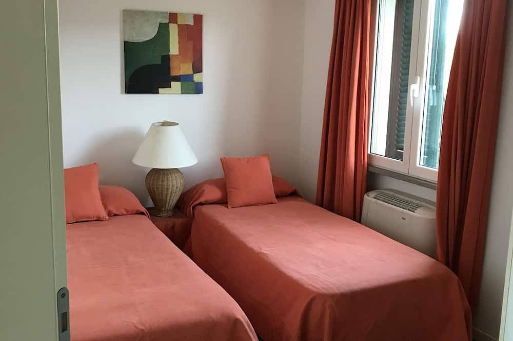Ganze Wohnung, Geräumiges und helles Penthouse-Apartment mit Terrasse mit Meerblick in Ansedonia, Orbetello