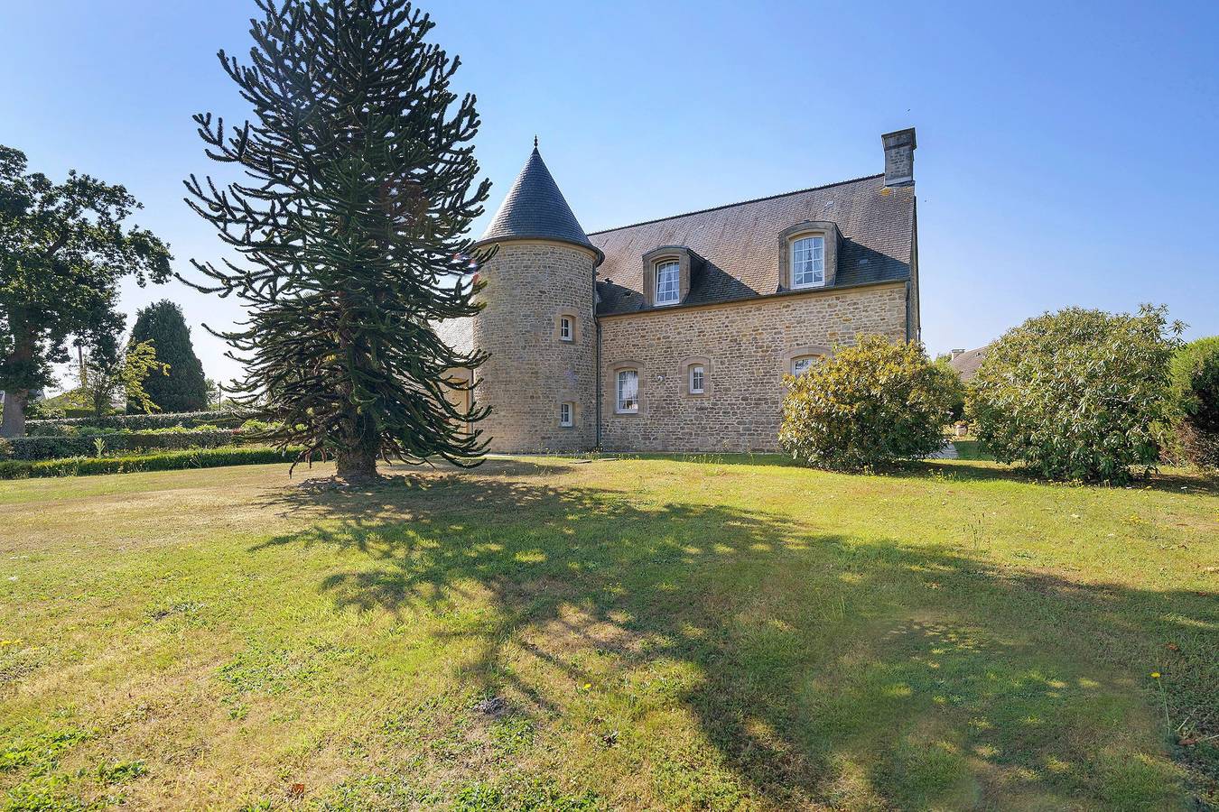 Country House 'La Tourelle De La Croix' with Private Garden in Picauville, Côte de la Déroute