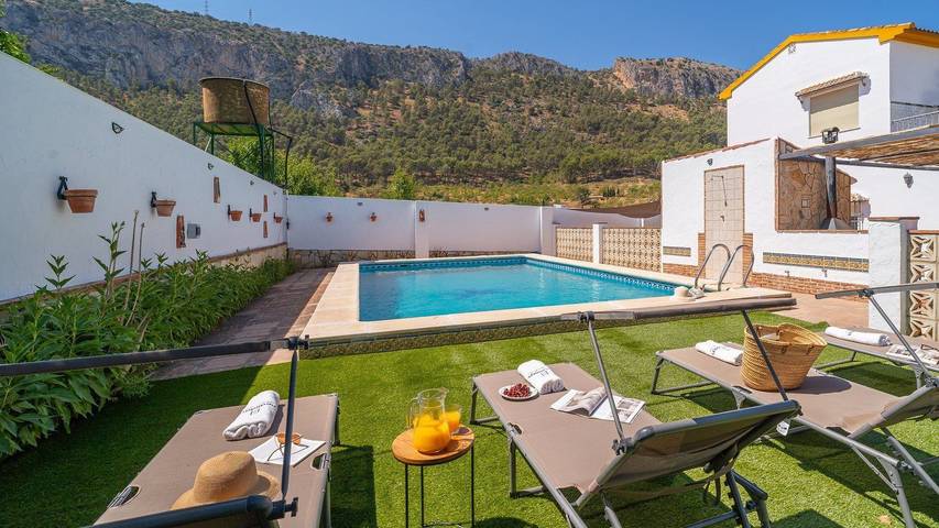 Casa de vacaciones para 12 personas, con piscina y balcón/terraza en Cuevas de San Marcos
