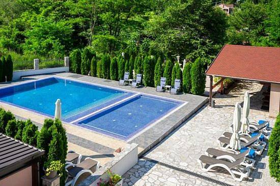 Alojamiento y desayuno para 2 personas, con jardín y piscina - 1