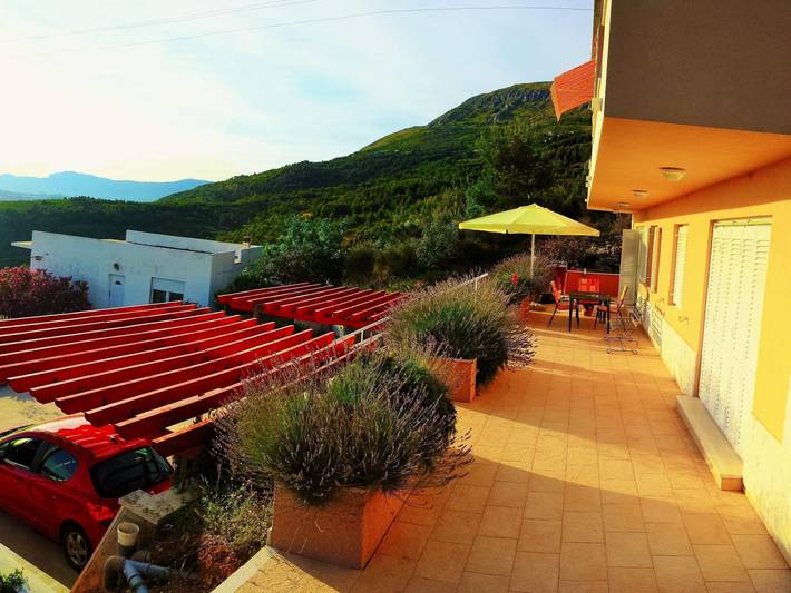 Ganze Wohnung, Mit Terrasse und herrlichem Ausblick in Podstrana, Split-Dalmatien