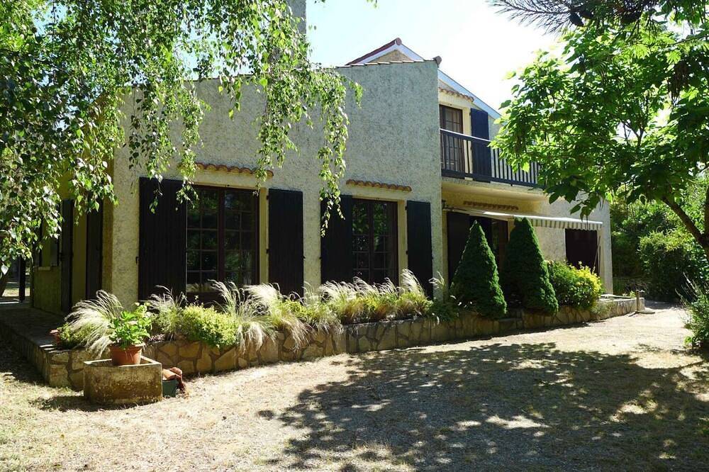 Family home 5mn from town center - 20mn from the ocean in Lesparre-Médoc, Regionaler Naturpark Médoc