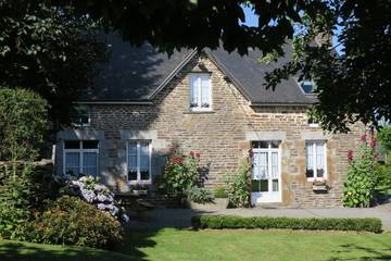 Gîte pour 7 personnes, avec jardin à Les Loges-Marchis