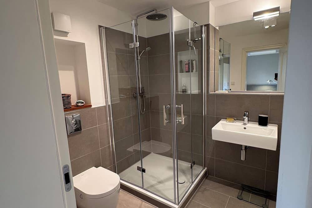 Ganze Wohnung, Sehr schöne Ferienwohnung ruhige Lage mit guten Parkmöglichkeiten und Terasse in Kleinmachnow, Mittelmark