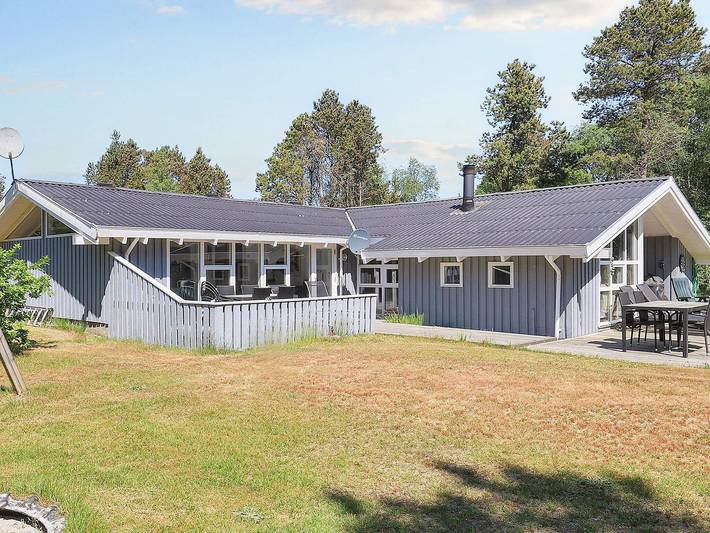 Feriehus for 9 personer, Jacuzzi og Terrasse i tillegg til Badebasseng og Sauna i Jerup