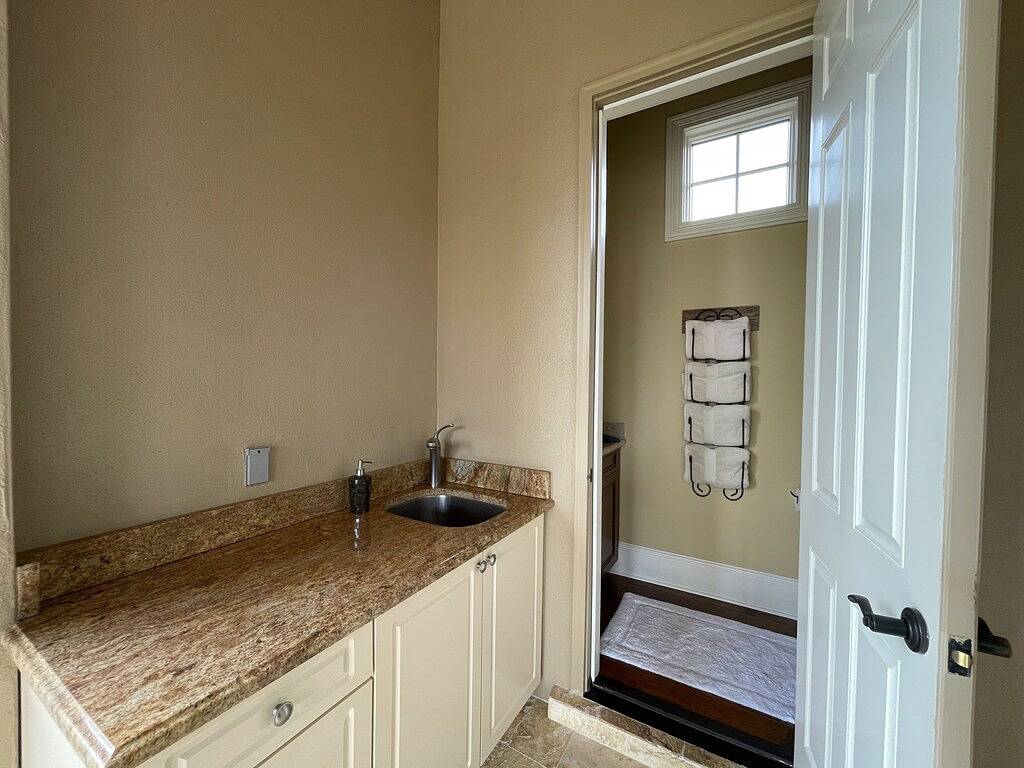 Vacation Pool home steps to beach. Let us help you with all your vacation plans! in Naples (FL), Southwest Florida