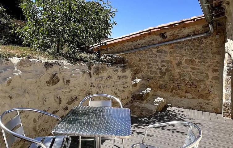 Location de vacances pour 4 personnes, avec jardin et terrasse à Nanteuil-en-Vallée - 2