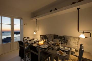 Villa With Pool for 10 People in Santorini, Cyclades, Photo 1