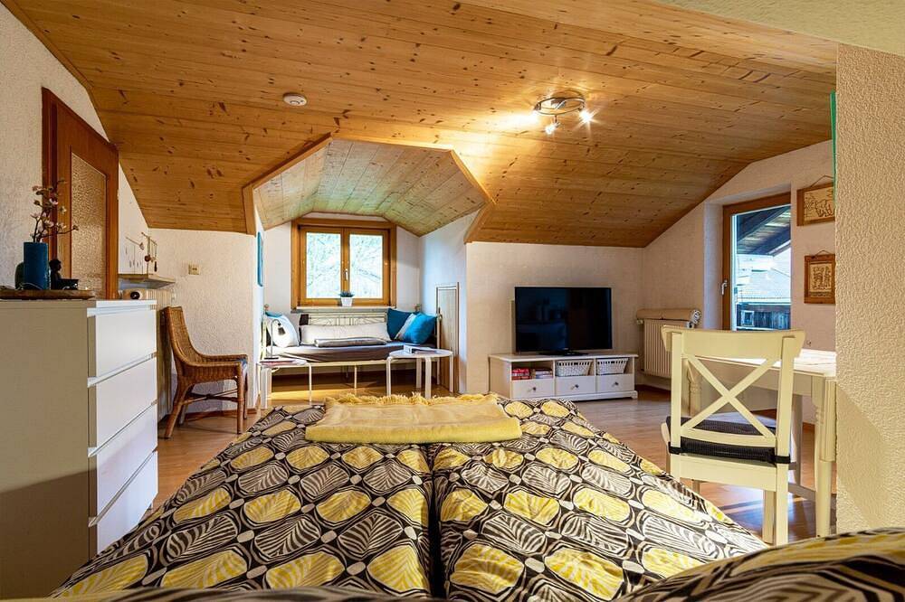 Ganze Wohnung, Ferienwohnung Landurlaub 45 qm, Dachgeschoss, Westbalkon in Bad Feilnbach, Bayerische Alpen