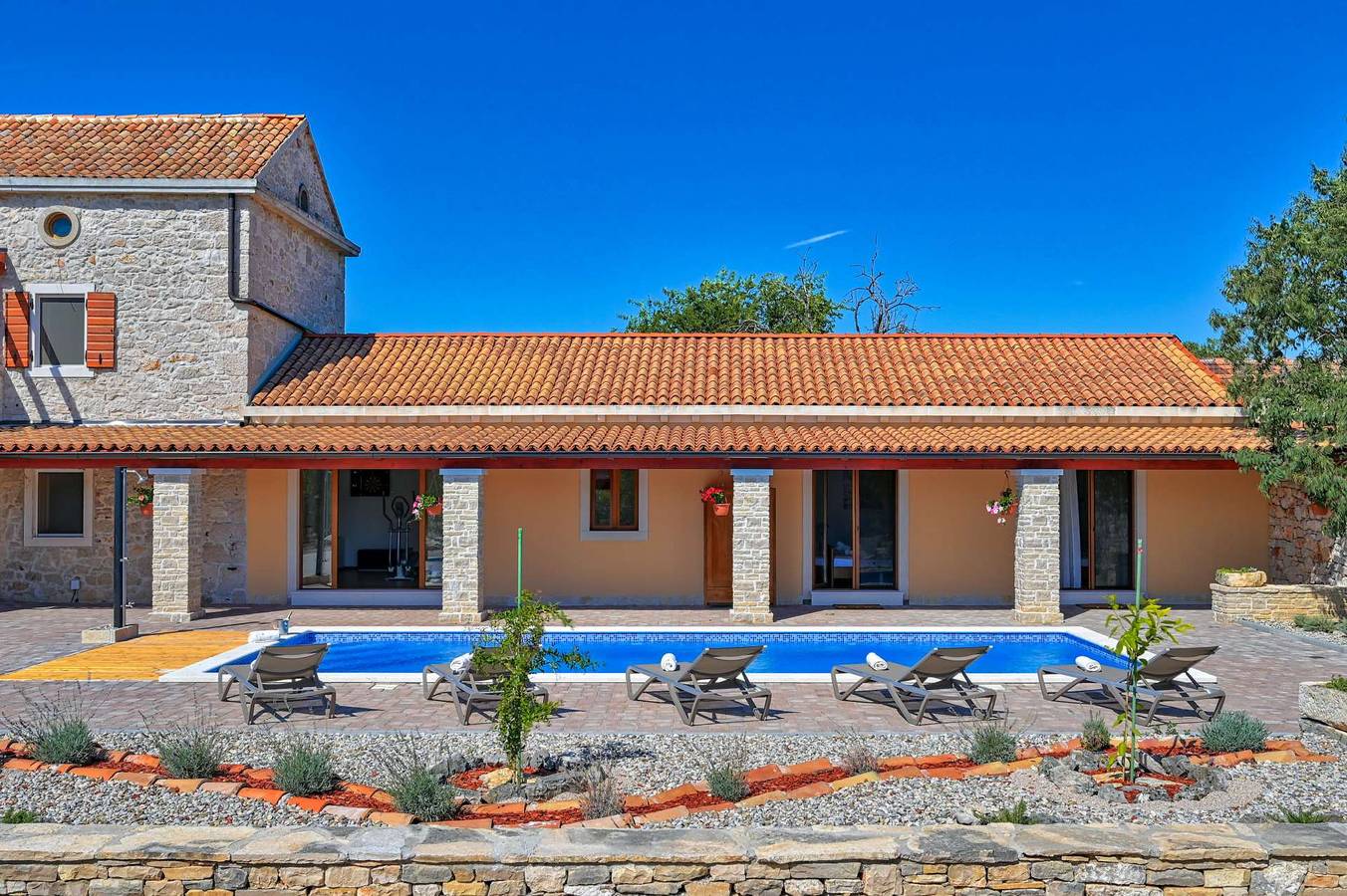 Villa Jacassa with heated pool and jacuzzi in Biograd na Moru, Région de Zadar