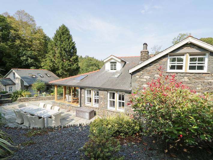 Glamping for 8 people, with garden in Lake Windermere