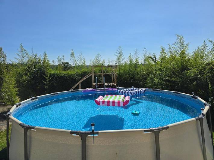 Gîte pour 2 personnes, avec piscine ainsi que jardin et vue, animaux acceptés à Callac - 4