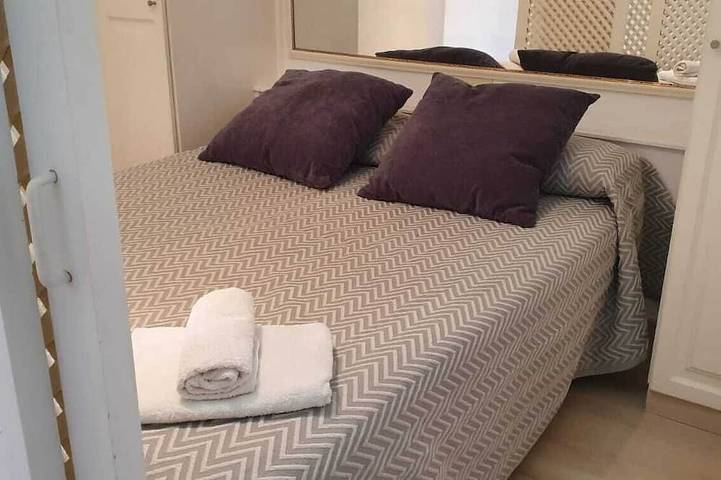 Entire apartment, Apartment Tenerife Sur - beachfront Las Americas - pool - air cond in Playa de las Américas, Arona