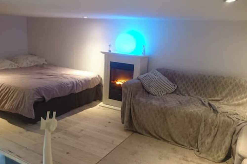 Apartamento entero, Self-contained studio with garden near the sea in Vergèze, Region de Nimes