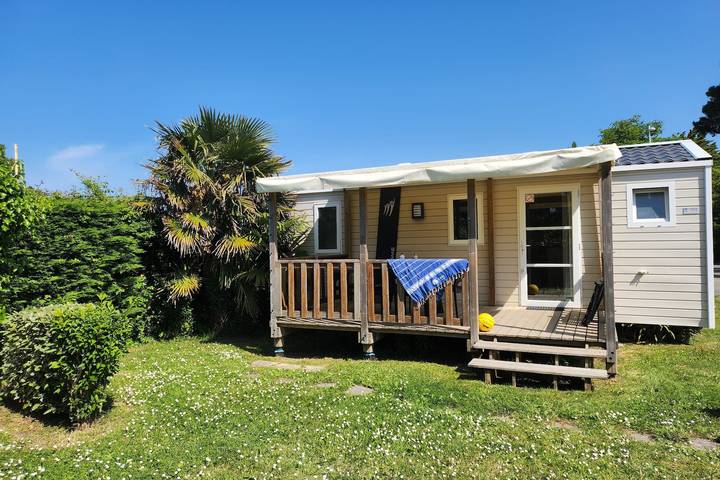 Location de vacances pour 5 personnes, avec piscine ainsi que terrasse et jacuzzi, adapté aux familles à Préfailles