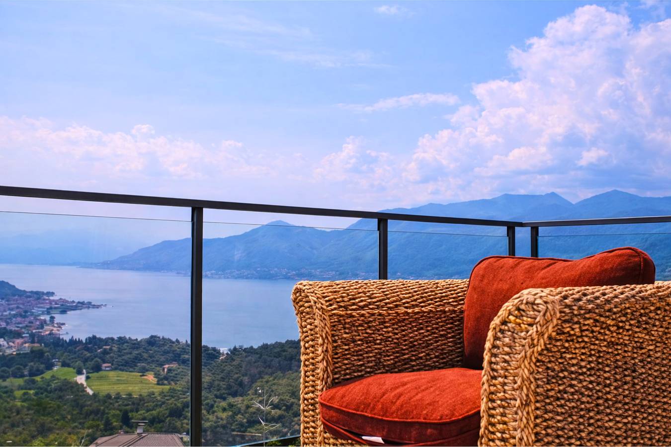 Ganze Wohnung, Residenza Roggiolo Nr. 7 B in Comune di Luino, Lago Maggiore (Lombardei)