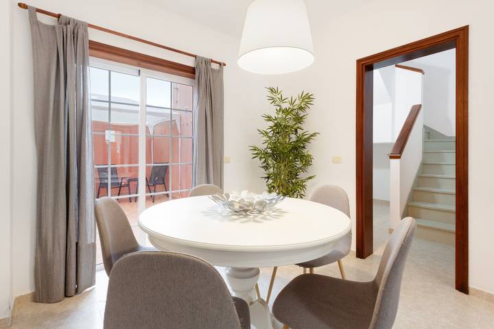 Appartement de vacances 'Tenohomes chaleureux et confortable' avec terrasse privée, Wi-Fi et climatisation in San Bernardo, Los Silos
