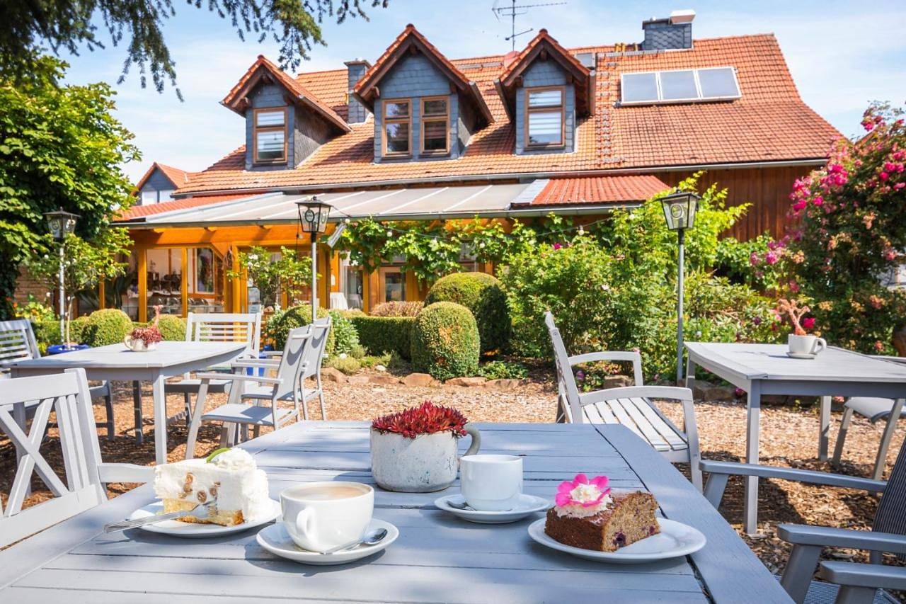Blütenhotel Village in Lahntal (Hessen), Landkreis Marburg-Biedenkopf