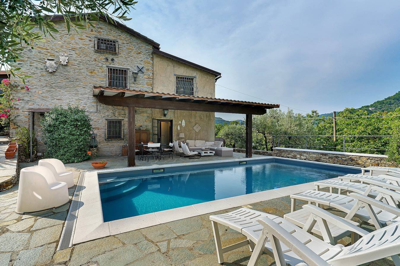 Villa „Daphne Pool und Jacuzzi“ mit privatem Pool, Wlan und Klimaanlage in Vescina, Avegno