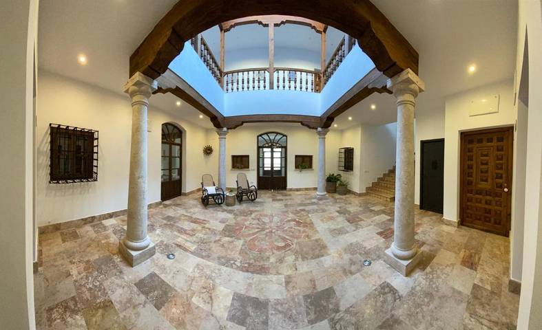 Apartamento para 21 personas, con Balcón y Terraza además de Piscina y Vistas en Almagro