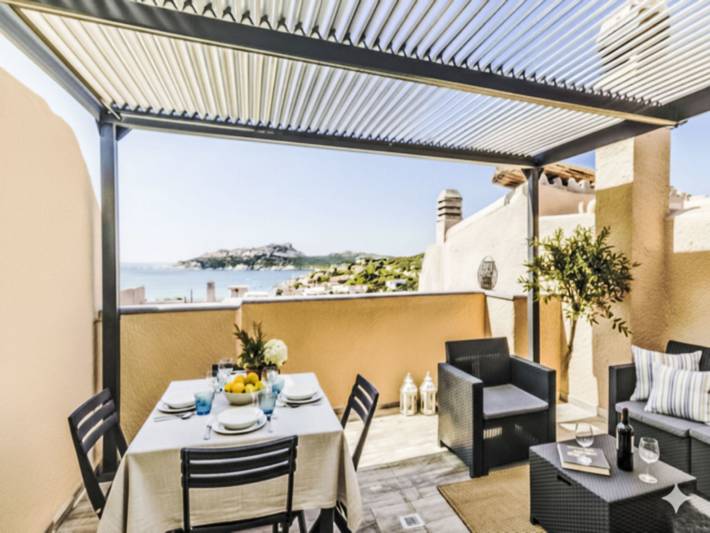 Appartamento per 4 persone, con Balcone e Terrazza nonché Giardino e Panorama a Santa Teresa di Gallura