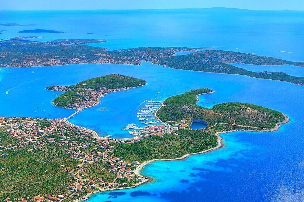 Sommerhaus mit atemberaubender Aussicht in Rogoznica, Šibenik-Knin