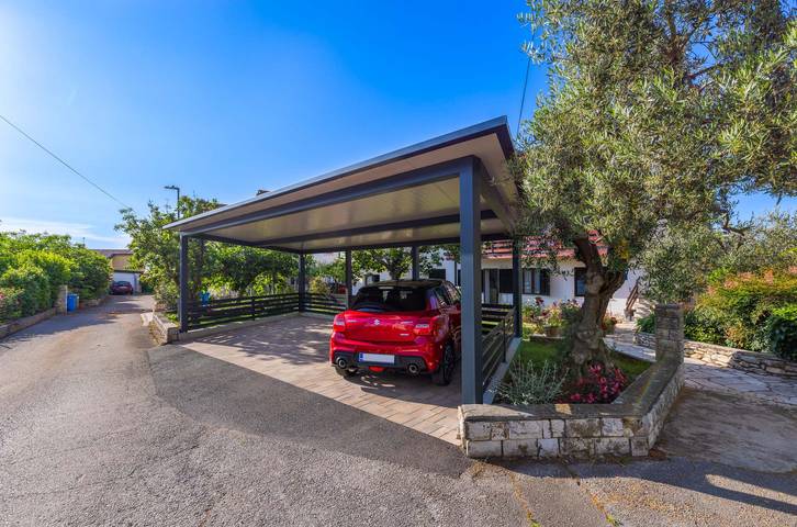 Ferienwohnung für 3 Personen, mit Terrasse und Garten in Poreč