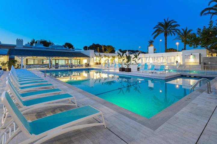 Appartamento per 3 persone, con Balcone e Terrazza nonché Giardino e Piscina a Cala Tarida