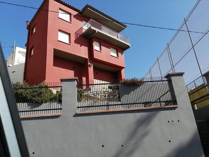 Ferienwohnung für 4 Personen, mit Terrasse und Garten sowie Pool und Ausblick in Pineda de Mar - 3