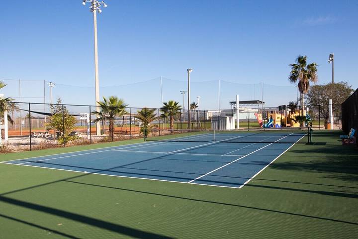 Vacation rental for 6 people, with hot tub and pool as well as sauna and terrace in Madeira Beach