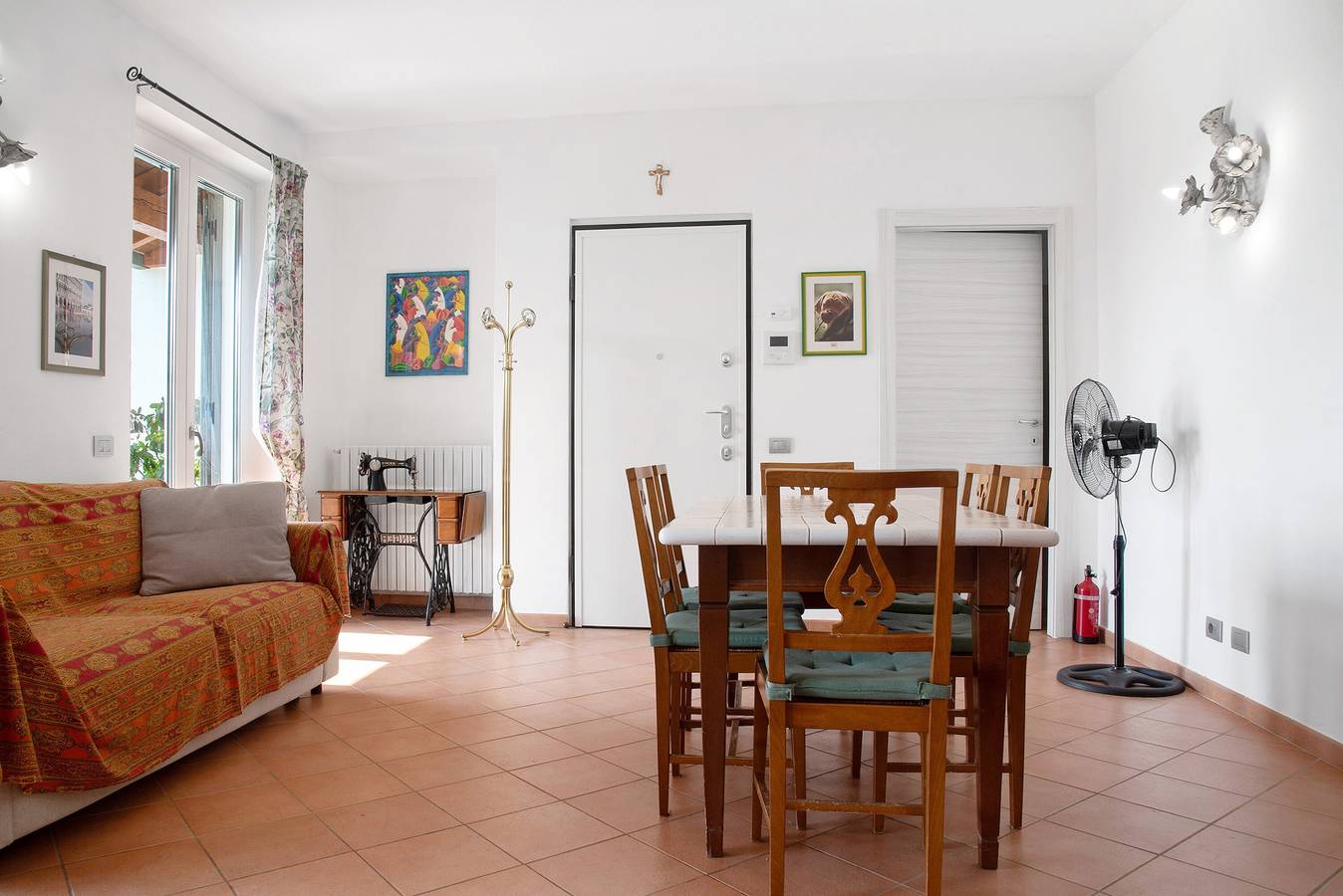 Ganze Wohnung, Apartment 'Mora' mit Bergblick, privater Terrasse und Wlan in Cantello, Varese Provinz